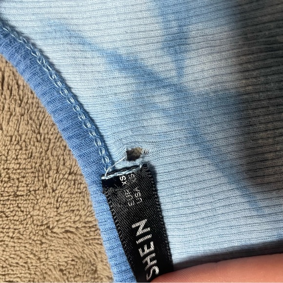 Super cute tiny tank top - Picture 3 of 3